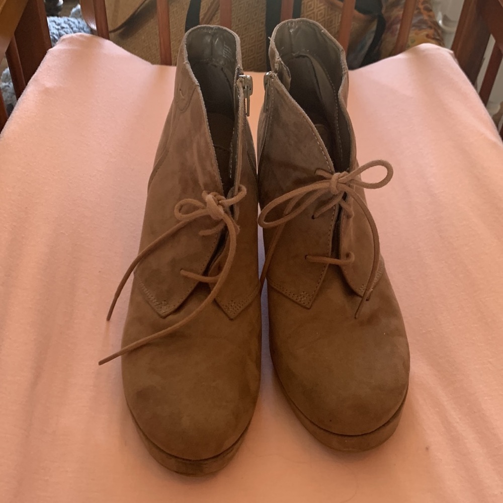 TAn Wedge Boots